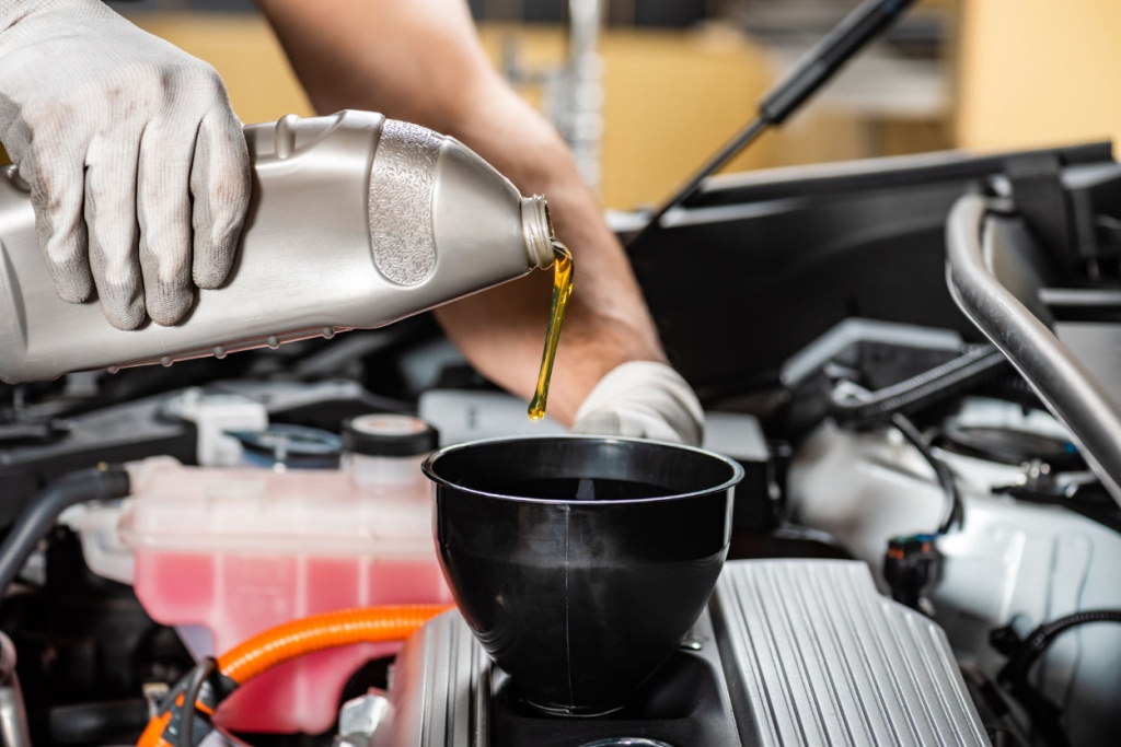 mechanic-pouring-motor-oil.jpg