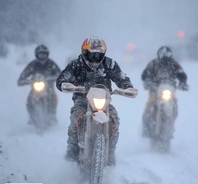 мотоциклисты