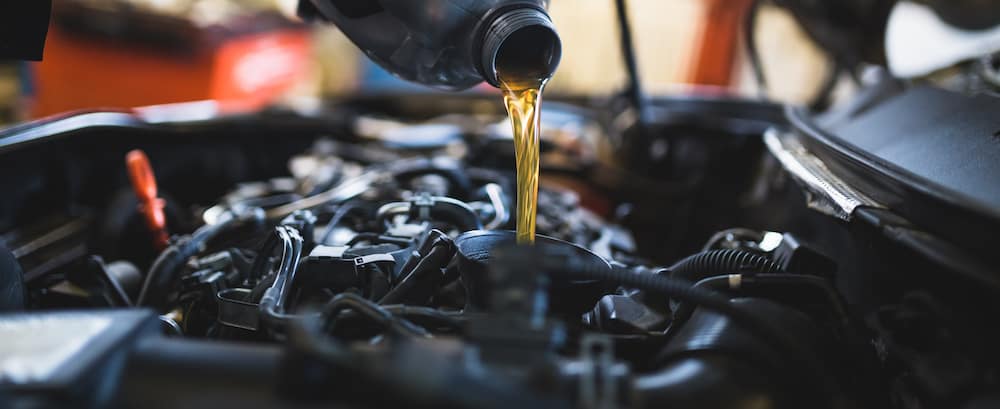 Oil-Poured-Into-Engine.jpeg масло для двигателя