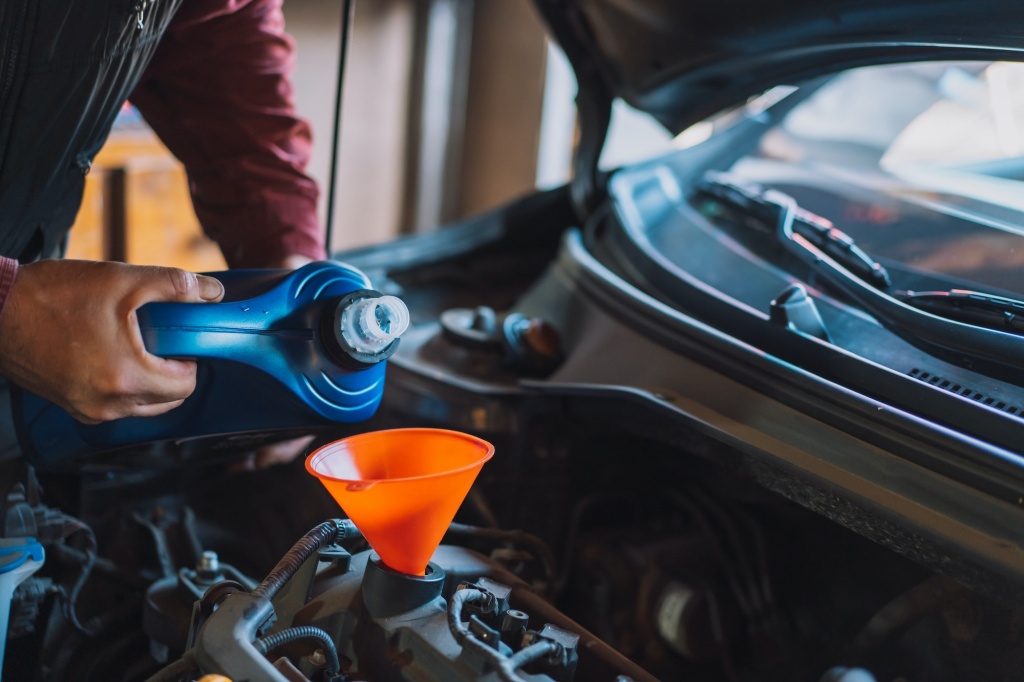 mechanic-pouring-new-oil-into-the-engine.jpg