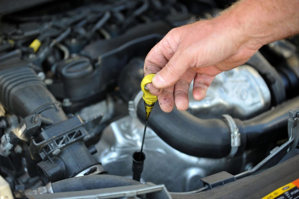 how-to-read-dipstick-3-1536x1022.jpg how-to-read-dipstick-3-1536x1022.jpg