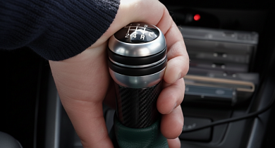 Нужно ли менять масло в коробке передач, как часто это делать?