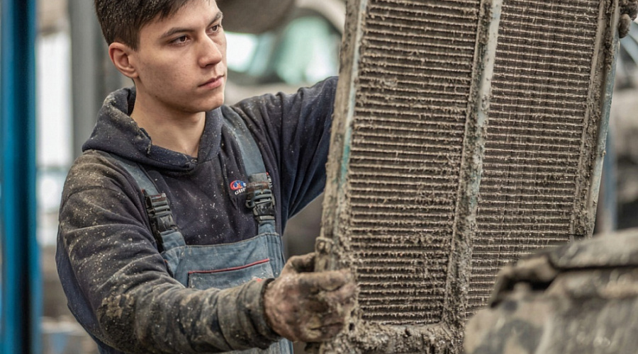 Очистка поверхности автомобильного радиатора без демонтажа